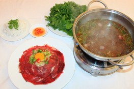 Đi ăn lẩu bò sa tế đường Nguyễn Văn Thủ