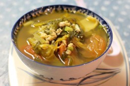 Đổi vị với canh hến nấu dưa cải chua