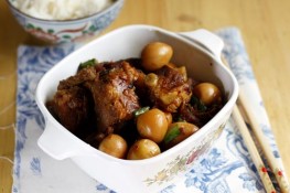 Ngon cơm với sườn non kho trứng cút