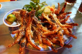 Đến đường Phan Xích Long thưởng thức món ngon