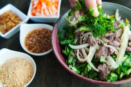 Bún bò chua ngọt giải ngấy ngày Tết