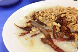 Thưởng thức cháo bò khô và gà đậu xanh trong ngõ nhỏ