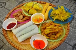 Khám phá ba quán buffet ăn vặt ở Hà Nội