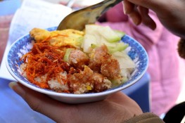 Cùng thưởng thức món ngon ở phố Nhân Hòa