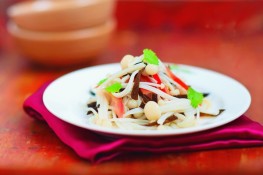 Giòn ngon với salad nấm kim 