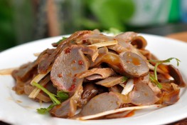 Món nhậu ngon "mề gà hầm rưới xốt cay"