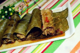 Sườn hấp bọc lá dứa