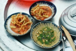 Đặc sản trên gánh hàng rong ở Hội An