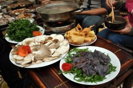 Thưởng thức ba quán lẩu ngon trên phố Lò Đúc