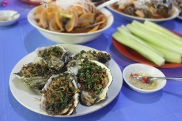 Đi ăn ốc xào ngon, rẻ ở phố Phạm Hùng
