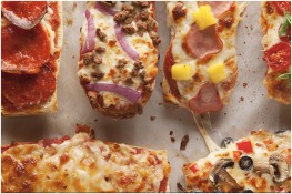 Thưởng thức món bánh mì pizza độc đáo
