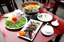 Lẩu cá lăng ở nhà hàng Ngoại Ô
