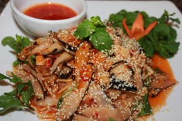 Thưởng thức 2 món gỏi từ ốc giác