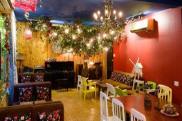 Quán café đẹp như cổ tích giữa Sài Gòn