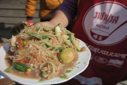 Sang Lào nhớ ăn nộm cà xanh