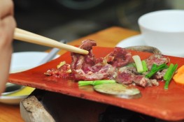 Nức mũi đồ nướng trên ngói ở phố Lò Đúc