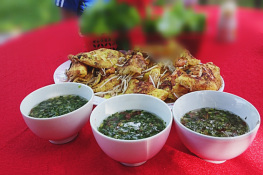 Ăn sáng với bánh xèo mực ở Cam Ranh