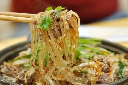 Gợi ý địa chỉ ăn món trộn ở Hà Nội