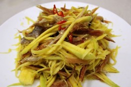 Thưởng thức cá lóc khô