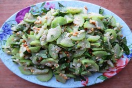 Độc đáo với nộm bầu