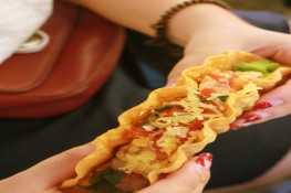 Thưởng thức bánh "sandwich" Mexico ở Hà Nội