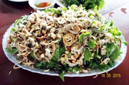 Thưởng thức hương vị gỏi trá