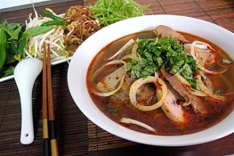 Trời se lạnh đi tìm quán bún bò Huế ngon ở Hà Nội