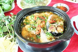 Tới bến Ninh Kiều dạo phố ẩm thực hấp dẫn say lòng người du khách