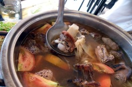 Độc đáo với lẩu vịt sa tế
