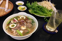 Hấp dẫn với tô hủ tiếu mực ở Sài Gòn