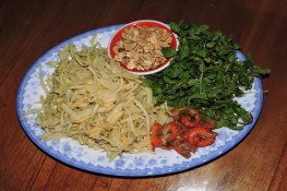 Món ăn dân dã "măng trộn"