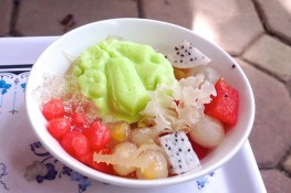 Gợi ý địa chỉ ăn chè ngoại ở Hà Nội