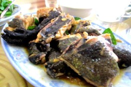 Gà đen rang gừng món ngon đặc trưng của bản Thái vùng cao