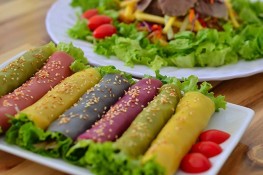 Đến phố ẩm thực trên con đường đắt nhất hành tinh