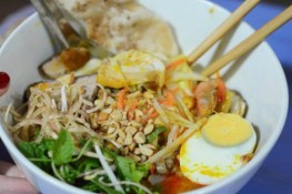 Quán ăn xứ Quảng hút khách Hà Thành