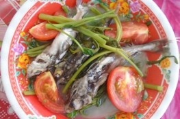 Hương vị cá út nấu canh chua rau muống
