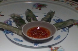 Bánh sắn, rau muống và cá nục	