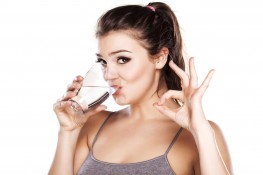 Vì sao uống nhiều nước giúp ngừa sỏi thận?