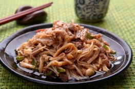 Nấm kim châm xào thịt bò