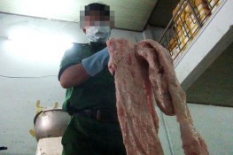 Bắt hàng trăm kg thịt bẩn bán cho các bếp ăn tập thể