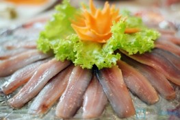 Gỏi cá trích Phú Quốc, món ngon làng chài