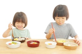 Học sinh khắp thế giới ăn gì vào mỗi buổi trưa?
