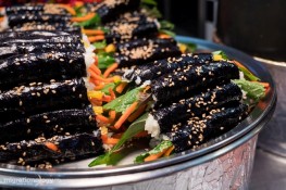 Khu chợ ẩm thực cổ nhất xứ kim chi