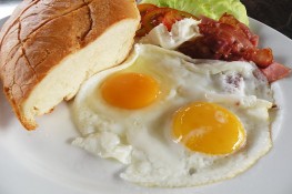 Những thực phẩm không nên kết hợp với trứng