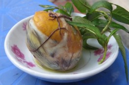 Những người không nên ăn trứng vịt lộn