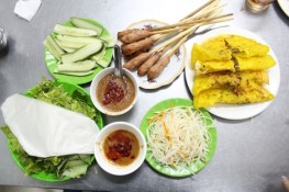 Quán bánh xèo 30 năm luôn đông khách ở Đà Nẵng
