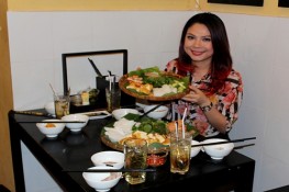 Bốn quán ăn nổi tiếng càng đông khách nhờ sao Việt