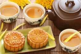 Cẩn trọng khi ăn bánh trung thu