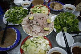 Ăn bê thui Cầu Mống ở Điện Bàn
