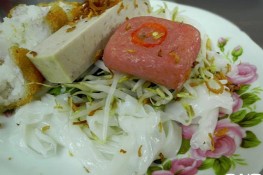 Bánh cuốn ngon trong Chợ Lớn 